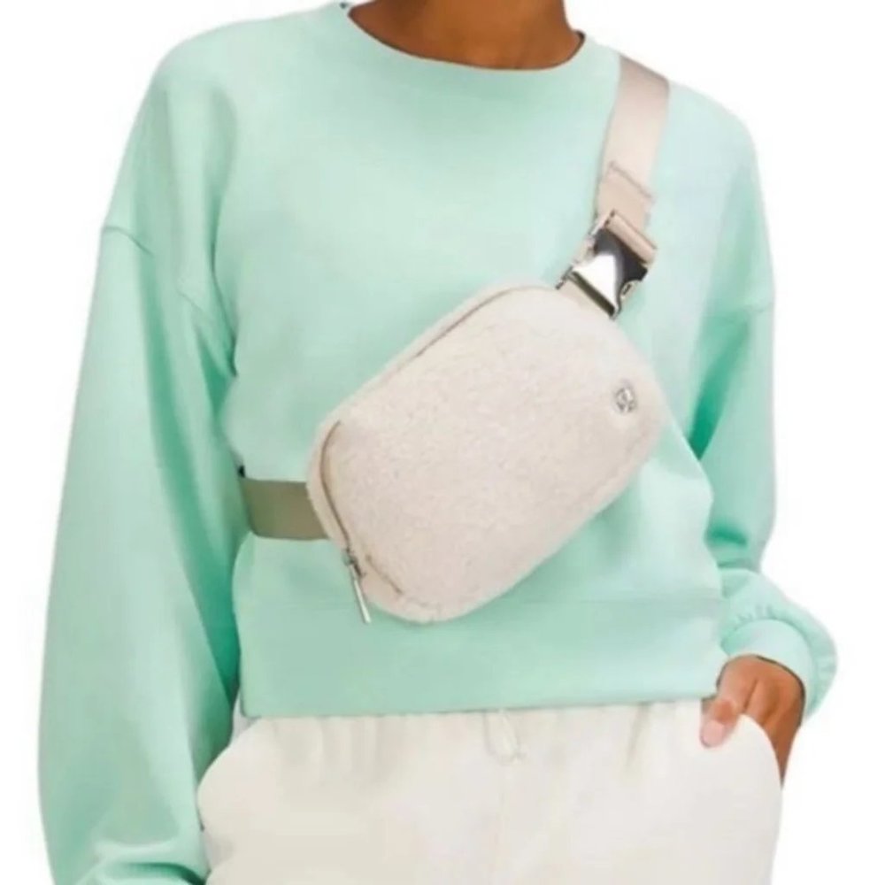 NWT Lululemon Fleece Everywhere Belt Bag 1L- Natural Ivory/ Trench - Picture 3 of 8